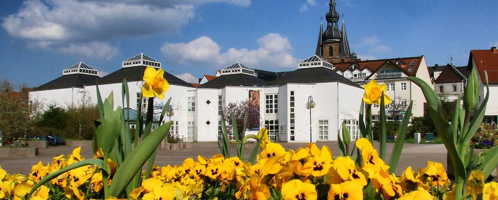 Das Mia-Münster-Haus steht mitten in der Stadt St. Wendel und beherbergt die Bibliothek sowie ein Museum.